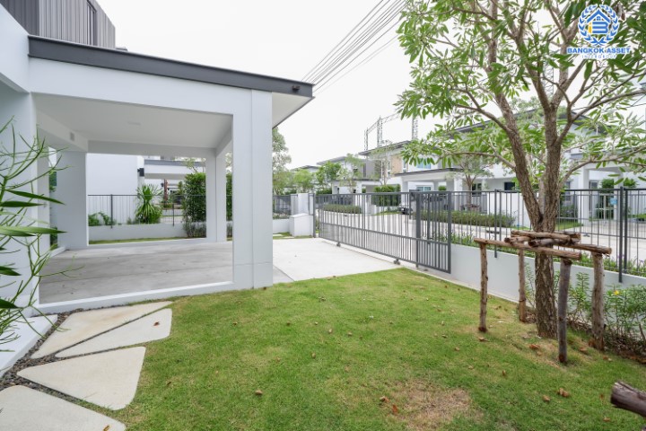 บ้านเดี่ยวมือสอง นนทบุรี ม.พฤกษ์ลดา ราชพฤกษ์-345 เนื้อที่กว้างขวางมากถึง 53.40 ตร.ว. ฟังก์ชัน 3 ห้องนอน 3 ห้องน้ำ ที่จอดรถ 2 คัน บ้านสภาพใหม่เอี่ยม พร้อมเข้าอยู่ ตั้งบนทำเลเดินทางสะดวก ใกล้รถไฟฟ้าสายสีม่วง "สถานีคลองบางไผ่" และจุดขึ้นทางด่วน "ศรีรัช(แจ้งวัฒนะ)"